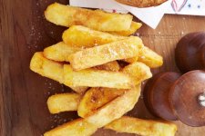 crunchy-thick-cut-potato-chips-96925-1.jpg